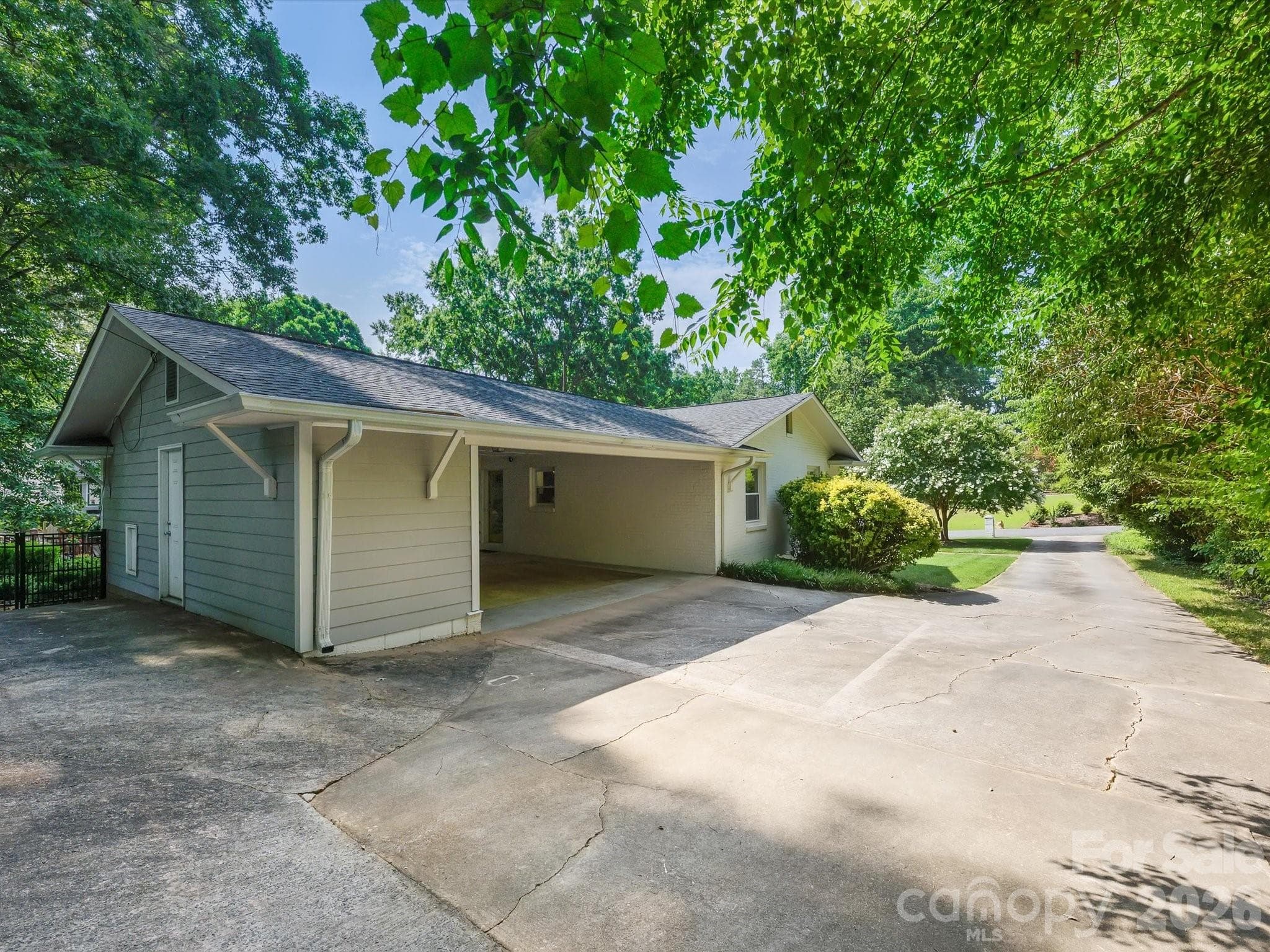 Single Family Residence at 6419 Morven Lane, Charlotte, photo 33 of 39