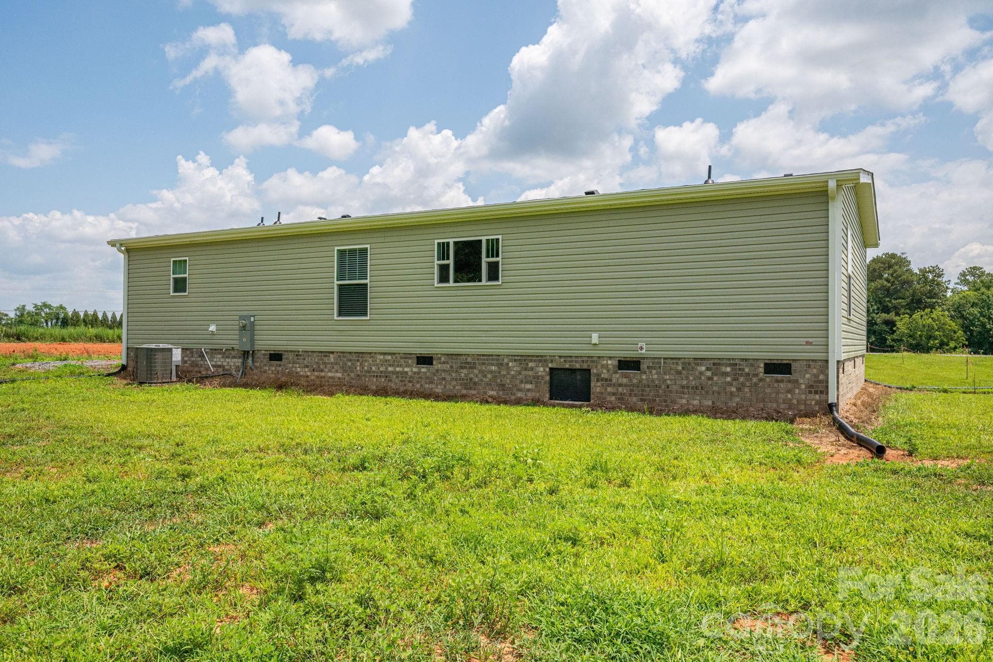 Single Family Residence at 808 W Eagleview Lane, Lawndale, photo 11 of 37