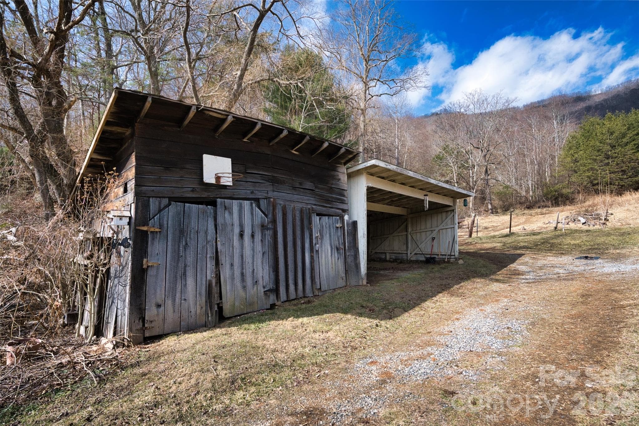 Shed/carport - 1567 Newfound Road, Leicester