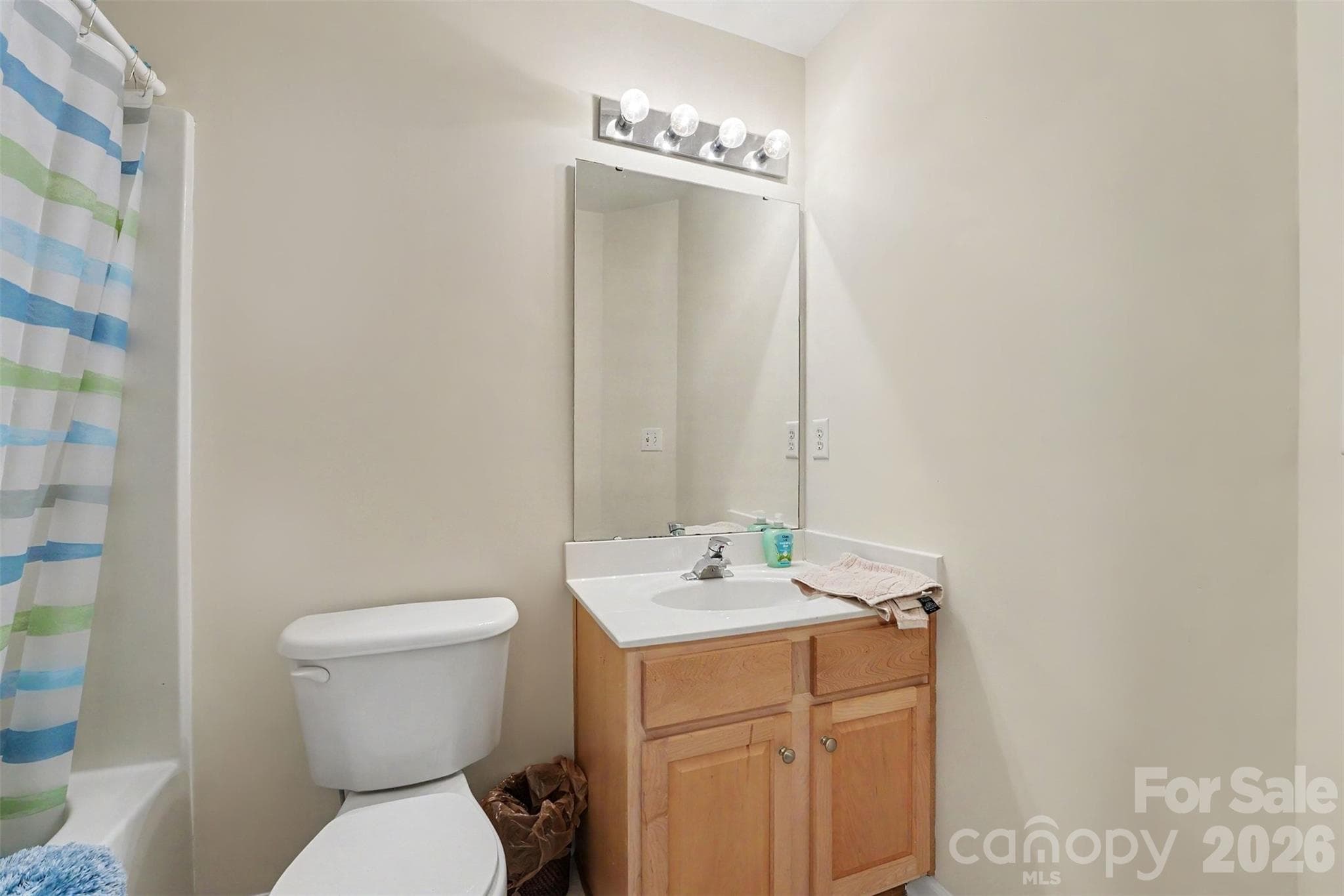 Full bathroom on second floor - 9866 Treeside Lane, Matthews