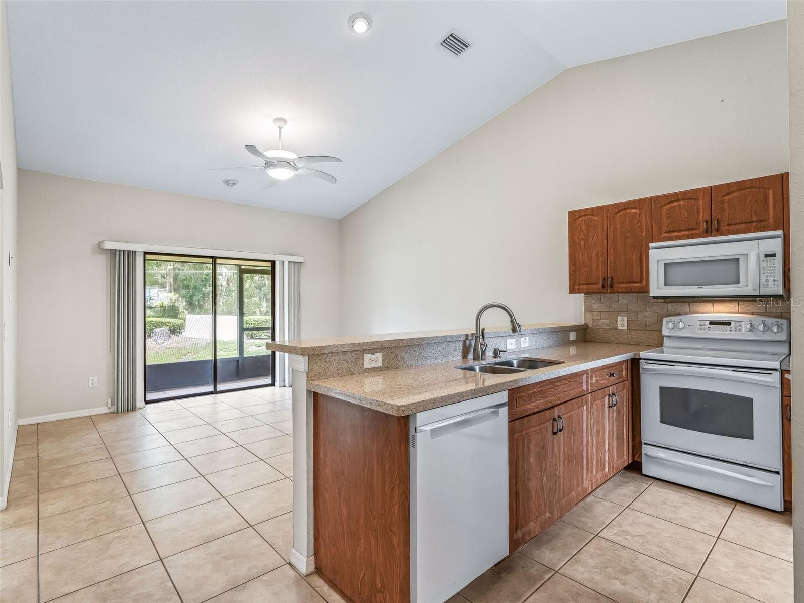 Villa at 1701 SE 24TH RD #1702, OCALA, photo 9 of 31