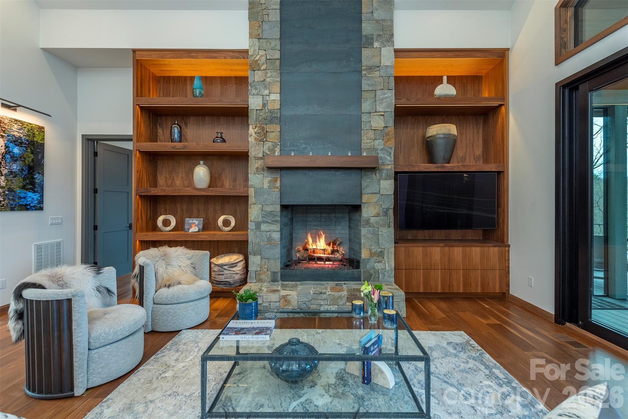 One of 4 gas fireplaces to enjoy - Asheville