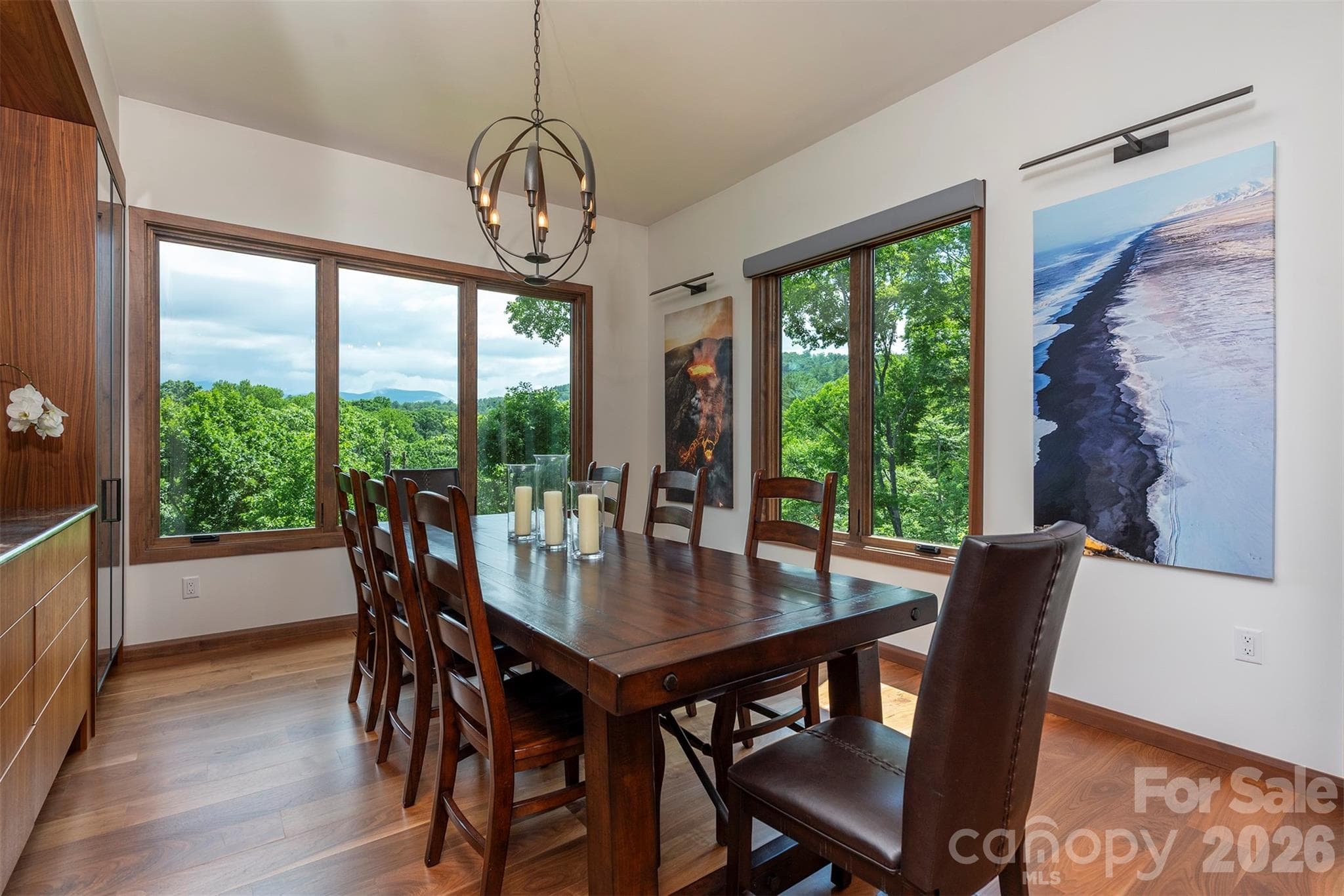 Full size dining room - Asheville