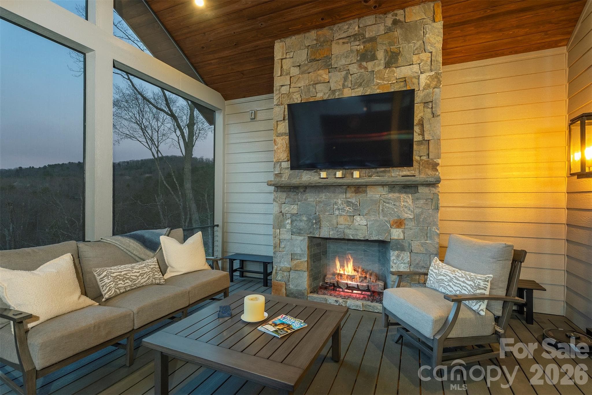 Enjoy your evenings with a nice fire and gas lanterns - Asheville