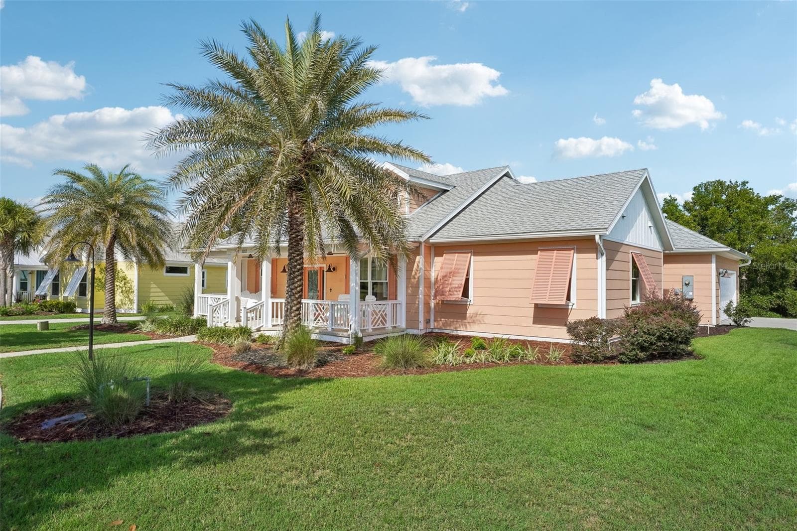 Front Exterior - 1212 FIESTA KEY CIR, LADY LAKE