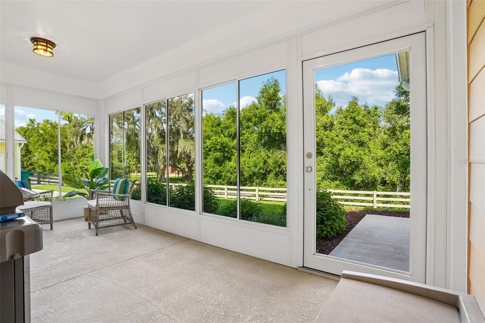 Enclosed Lanai - 1212 FIESTA KEY CIR, LADY LAKE