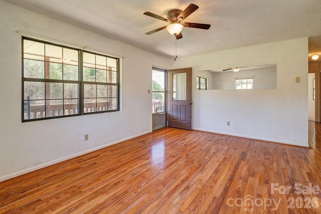 Single Family Residence at Weaverville, photo 4 of 24