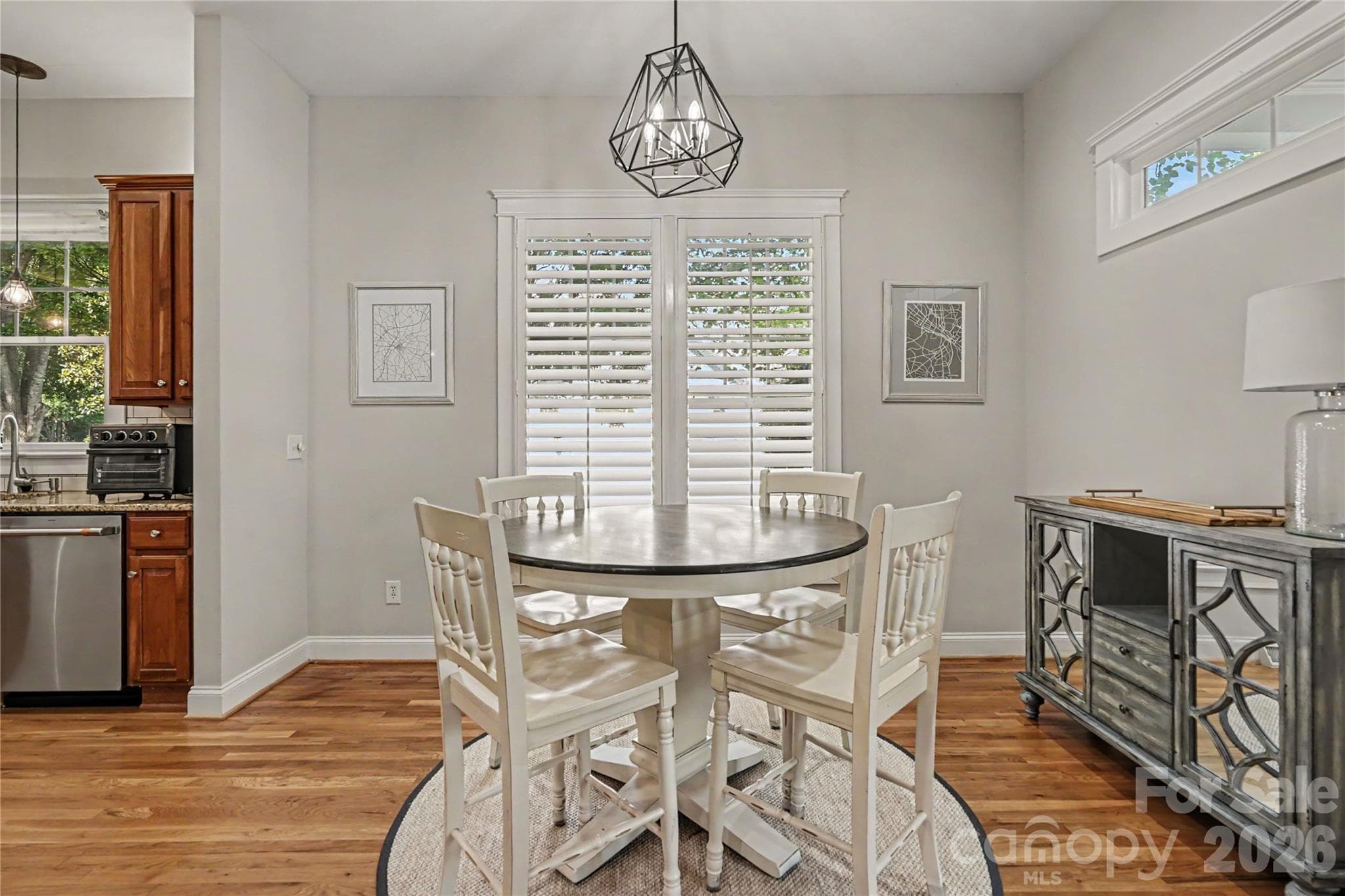 Dining Area - Charlotte
