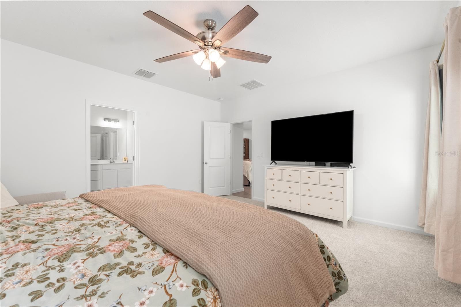 Custom Ceiling Fan - 13941 NW CONVERGENCE BLVD, ALACHUA