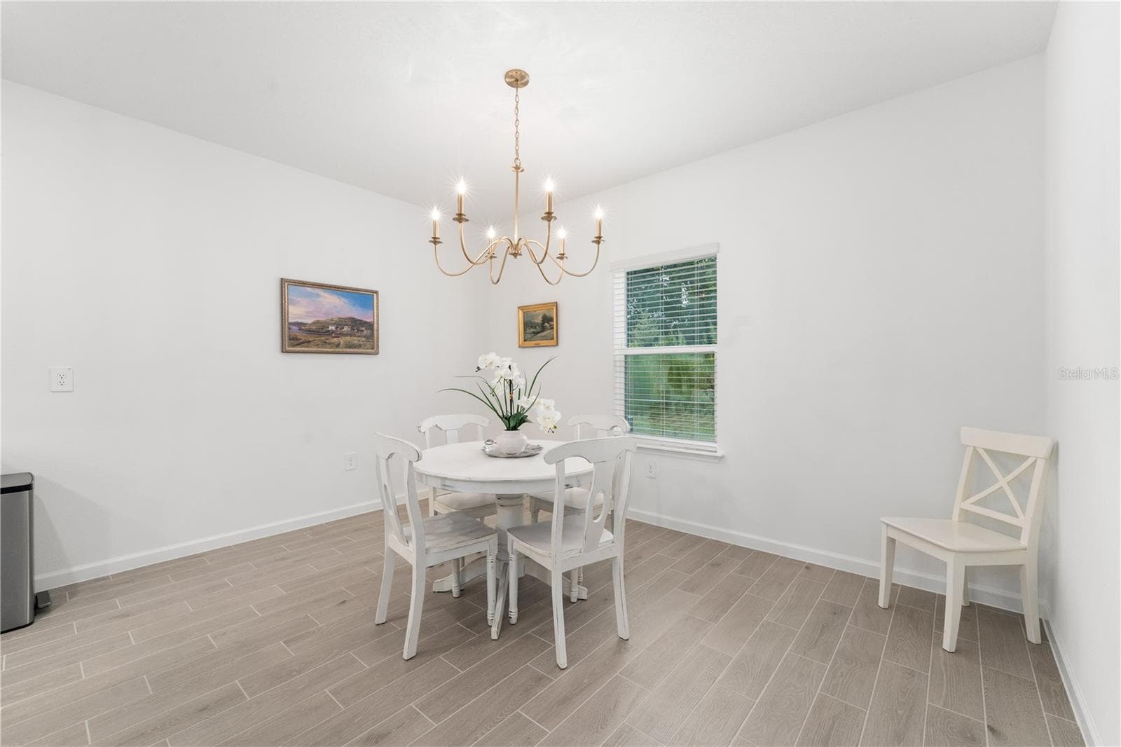 Beautiful Custom Dining Light - 13941 NW CONVERGENCE BLVD, ALACHUA