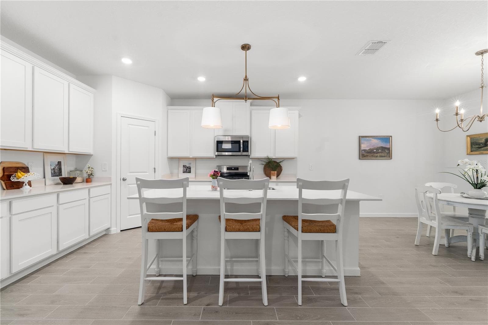 Huge Kitchen Island - 13941 NW CONVERGENCE BLVD, ALACHUA