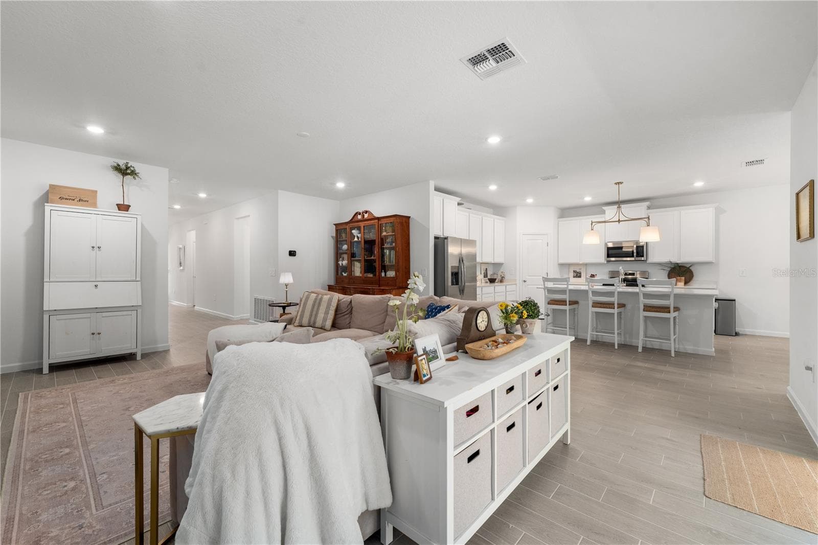 Light and Airy Huge Space for Family Gatherings - 13941 NW CONVERGENCE BLVD, ALACHUA