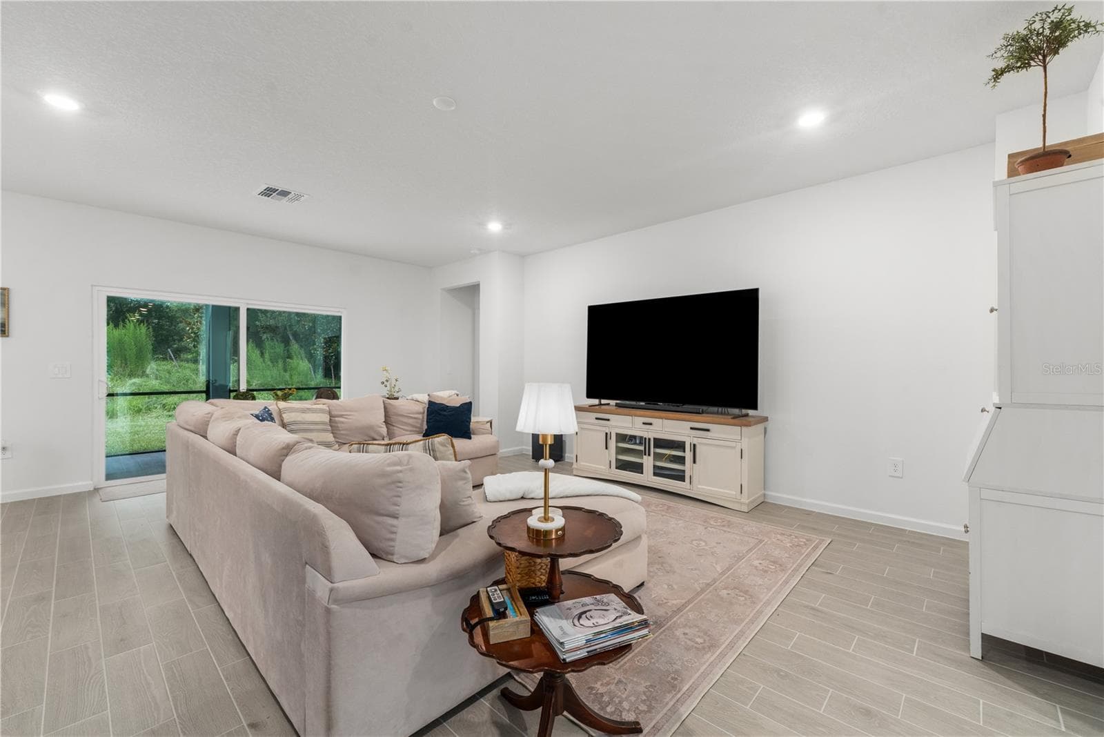 Huge wall Space for Entertaining Center - 13941 NW CONVERGENCE BLVD, ALACHUA