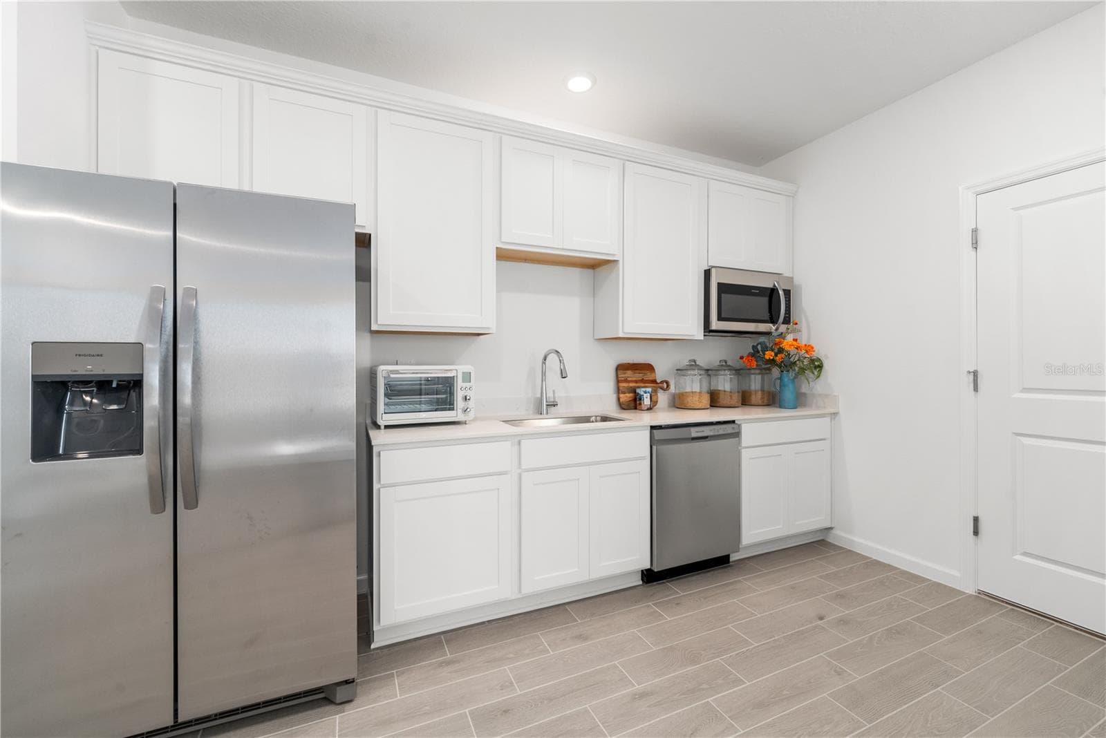 Kitchenette with Stainless Refrigerator Built in Microwave, Dishwasher Deep Soaker Sink - 13941 NW CONVERGENCE BLVD, ALACHUA