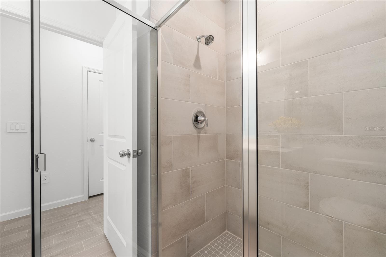 Walk in Shower - 13941 NW CONVERGENCE BLVD, ALACHUA
