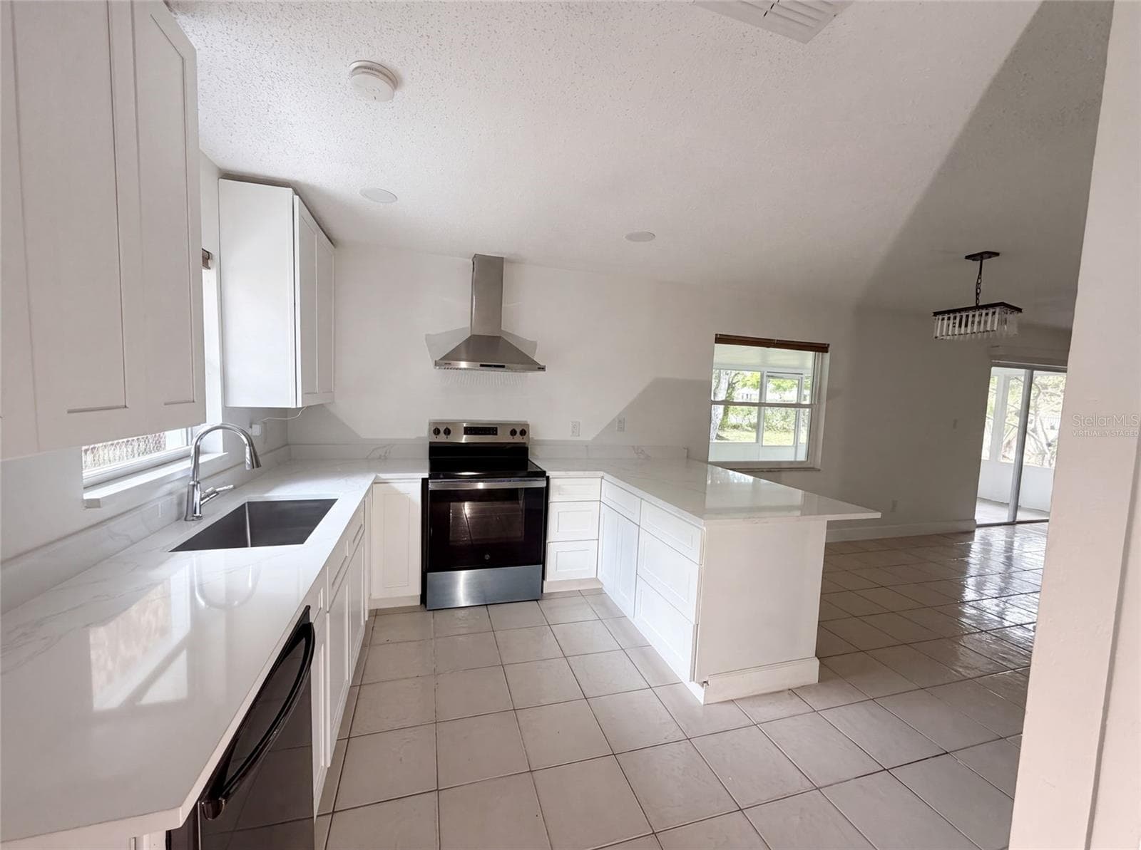 Single Family Residence at 2401 MYAKKA DR, ORLANDO, photo 2 of 29