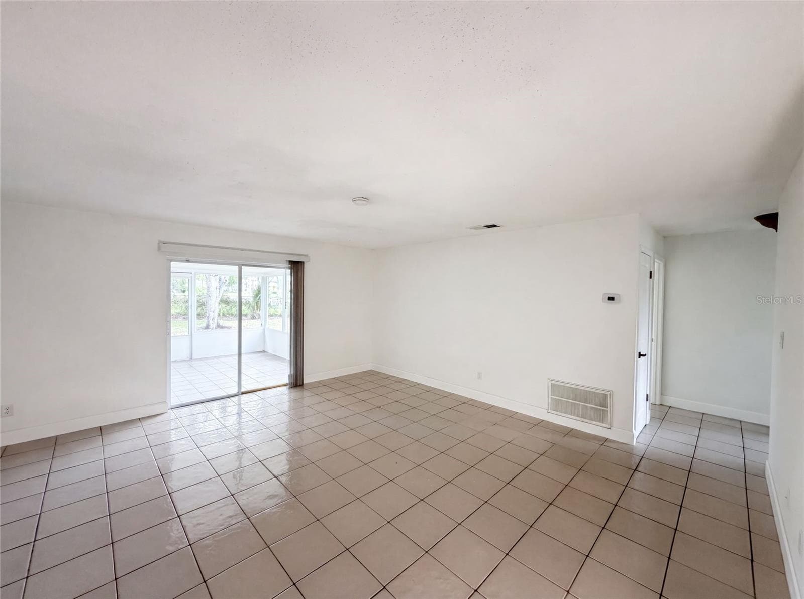 Single Family Residence at 2401 MYAKKA DR, ORLANDO, photo 3 of 29