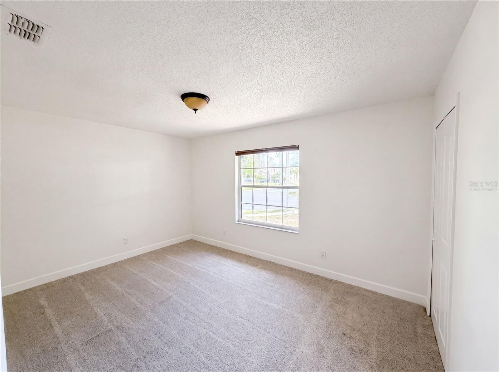 Single Family Residence at 2401 MYAKKA DR, ORLANDO, photo 4 of 29