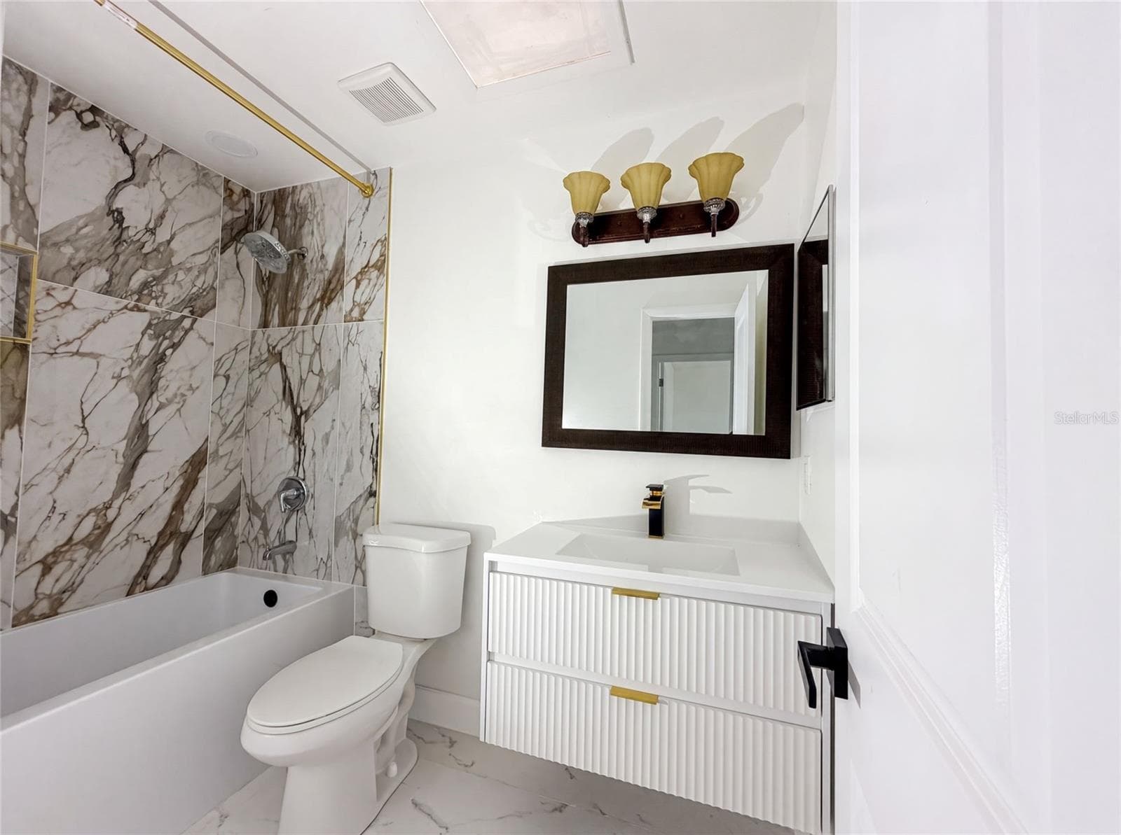Single Family Residence at 2401 MYAKKA DR, ORLANDO, photo 10 of 29