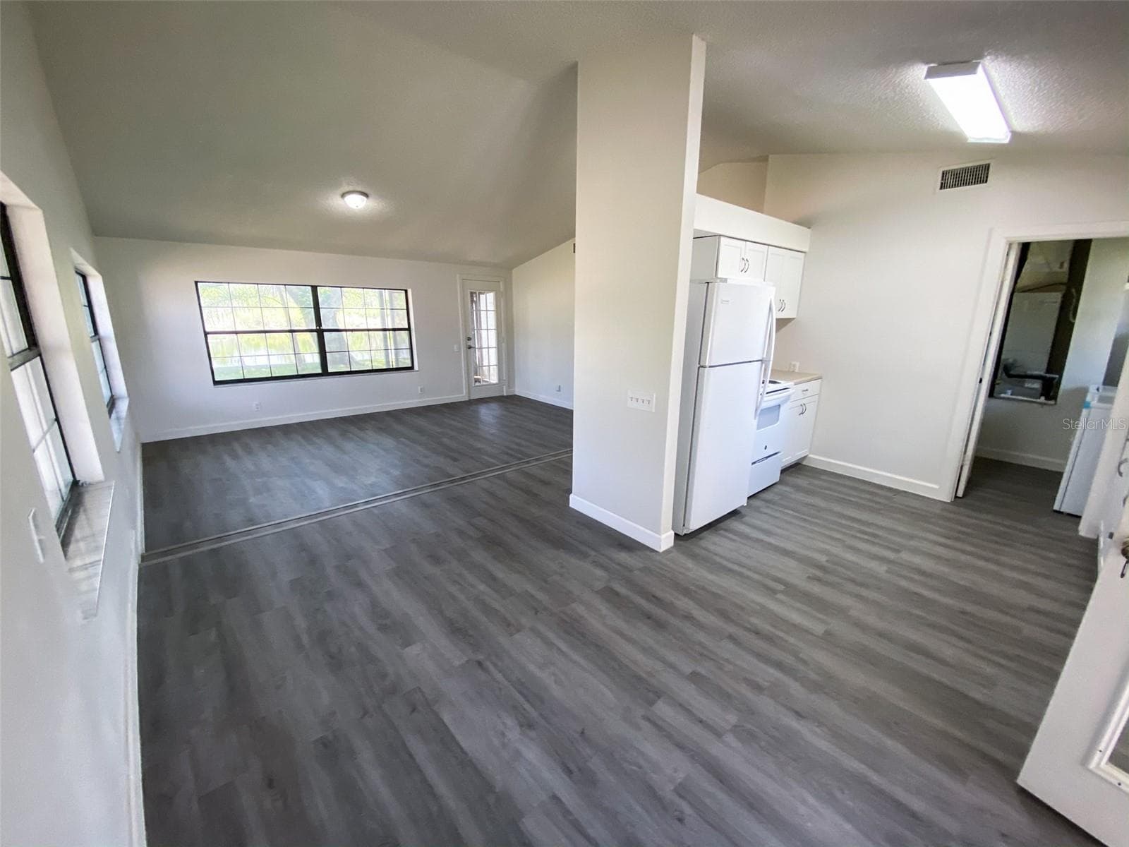 Single Family Residence at 28046 LOIS DR, TAVARES, photo 5 of 14