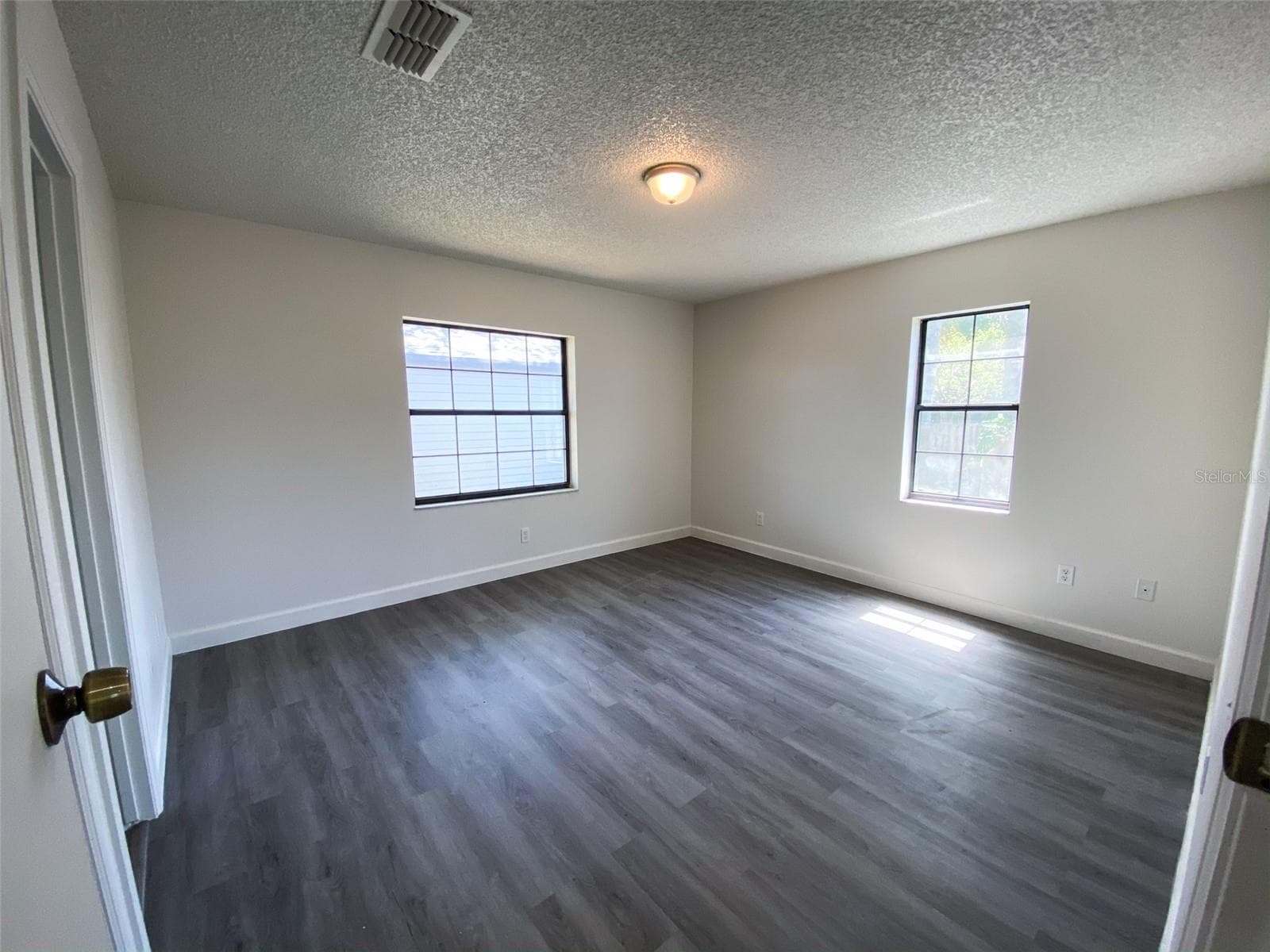 Single Family Residence at 28046 LOIS DR, TAVARES, photo 7 of 14