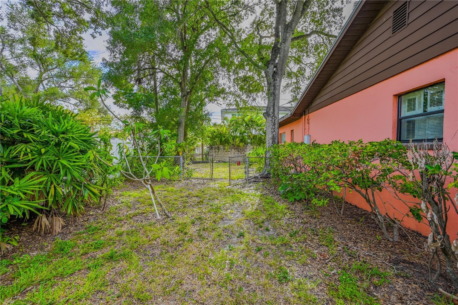 Single Family Residence at 504 W DAVIS BLVD, TAMPA, photo 9 of 19