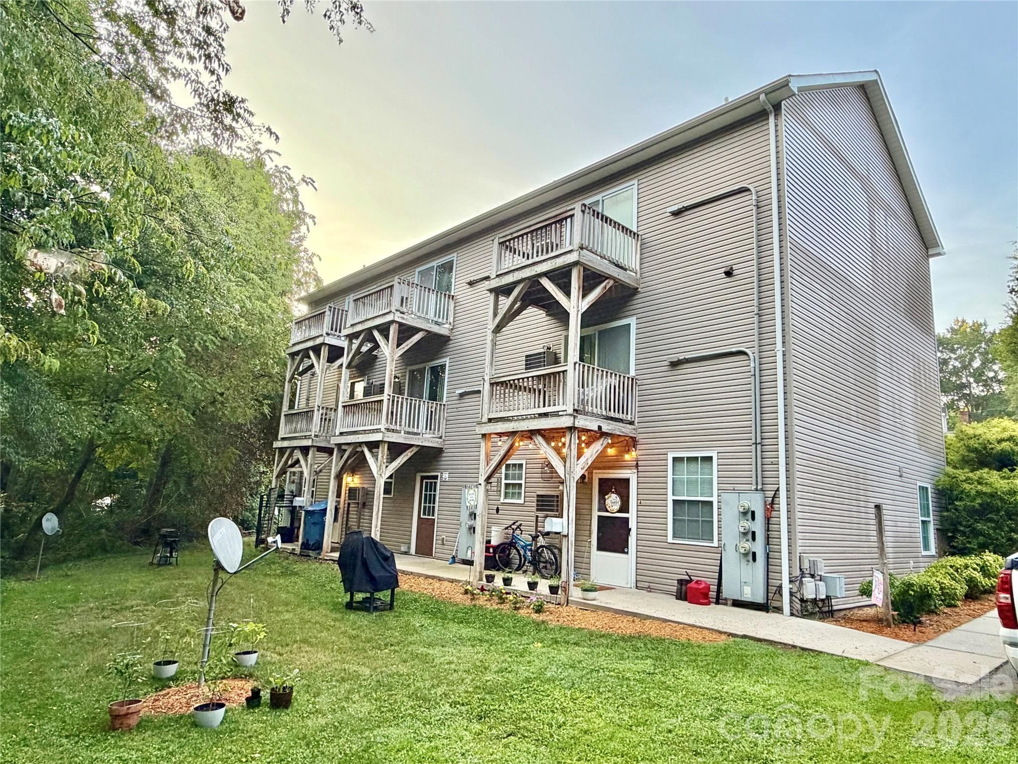 Apartment at Taylorsville, photo 2 of 12