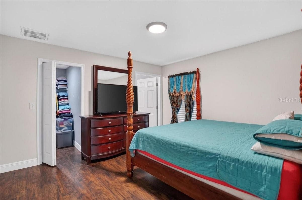 Master Bed - 1607 E LINEBAUGH AVE, TAMPA