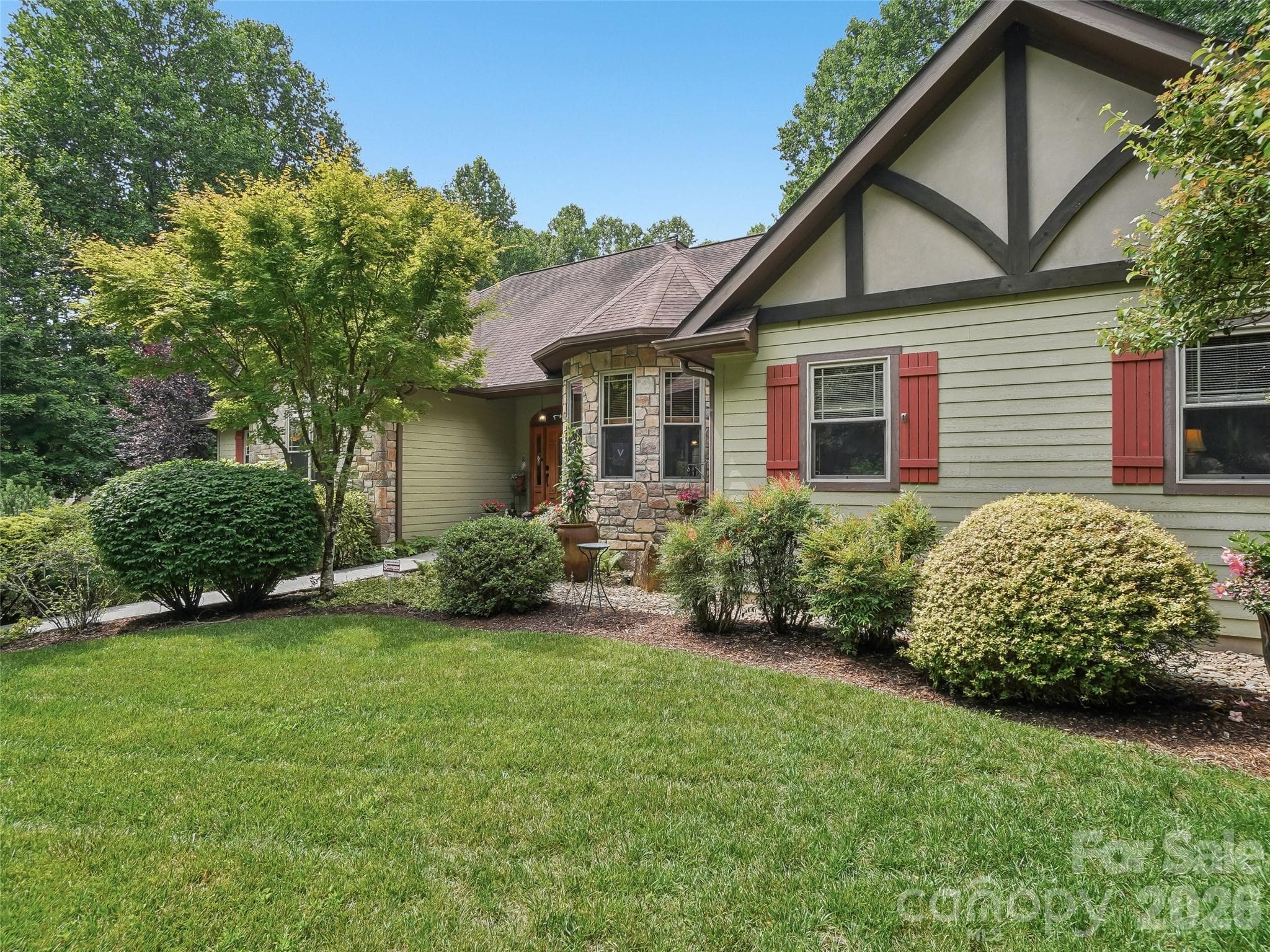 Single Family Residence at 300 Pinnacle Peak Lane, Flat Rock, photo 3 of 40
