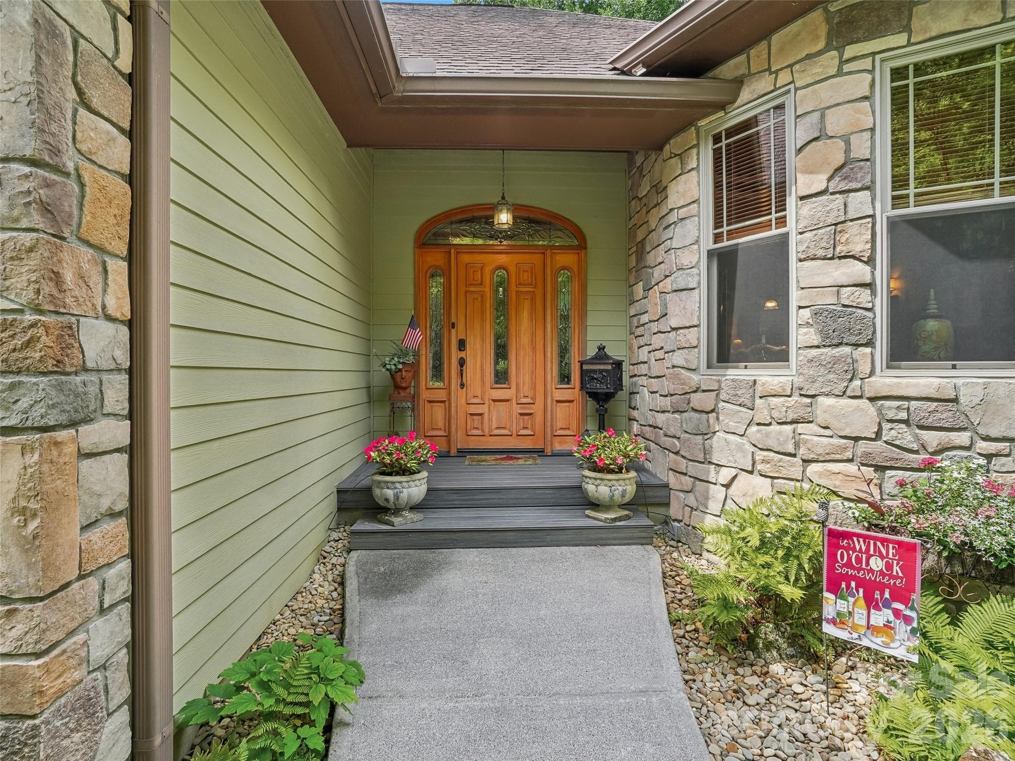 Single Family Residence at 300 Pinnacle Peak Lane, Flat Rock, photo 4 of 40