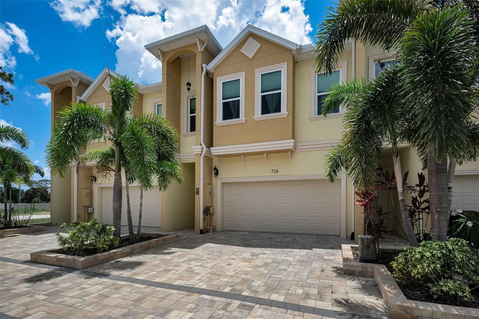726 GRAND CYPRESS LN