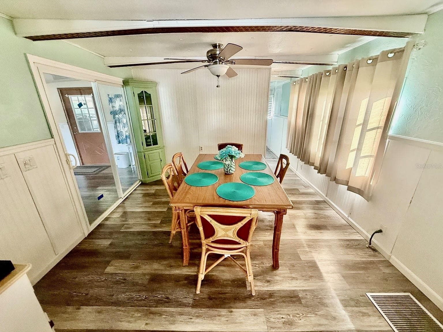 Mobile Home at 16 W PALM CIR, LAKE PLACID, photo 8 of 32