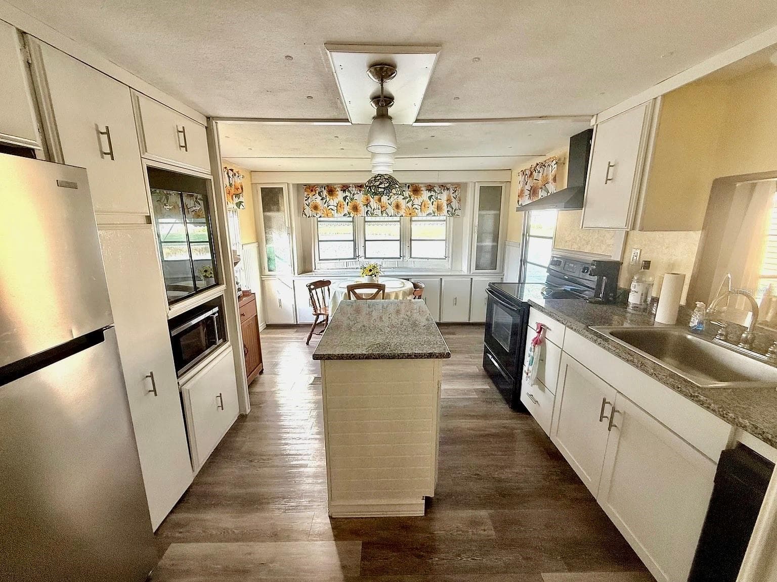 Mobile Home at 16 W PALM CIR, LAKE PLACID, photo 9 of 32