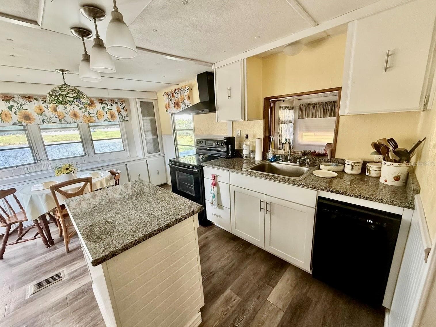Mobile Home at 16 W PALM CIR, LAKE PLACID, photo 10 of 32