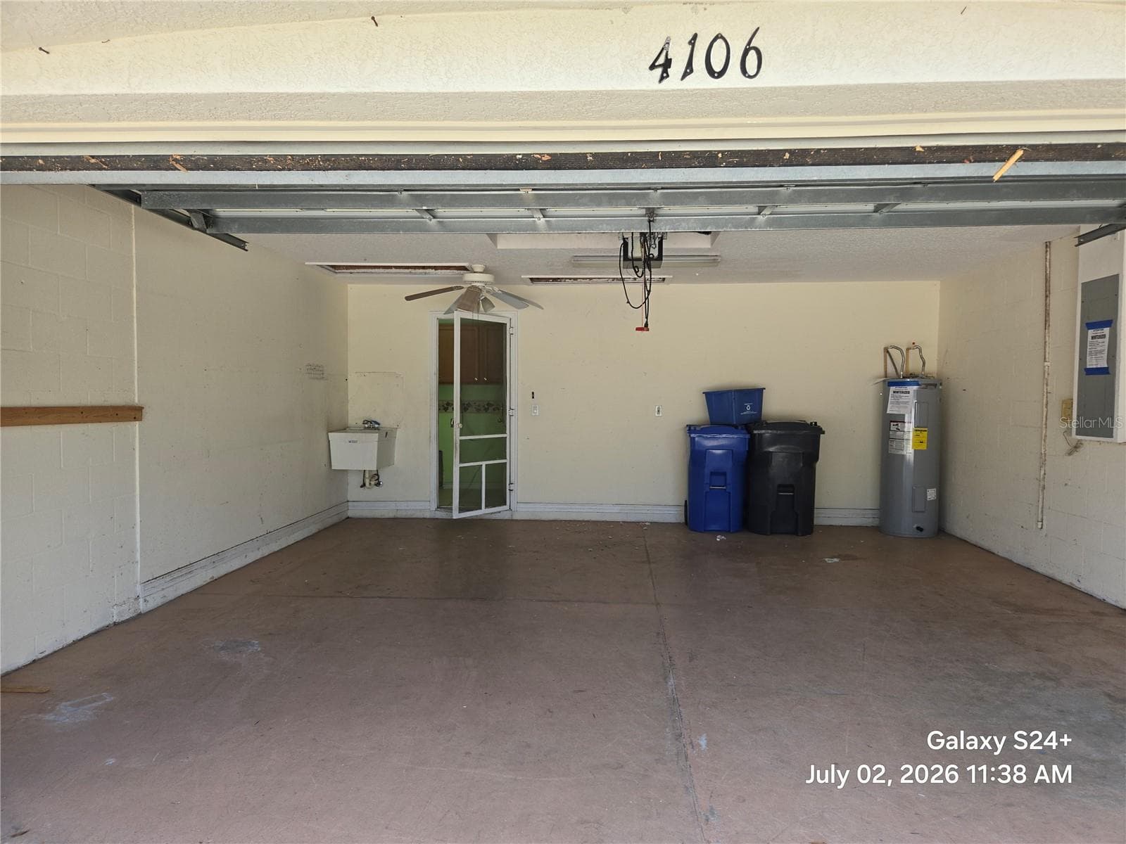 Garage - 4106 BALINGTON DR, VALRICO