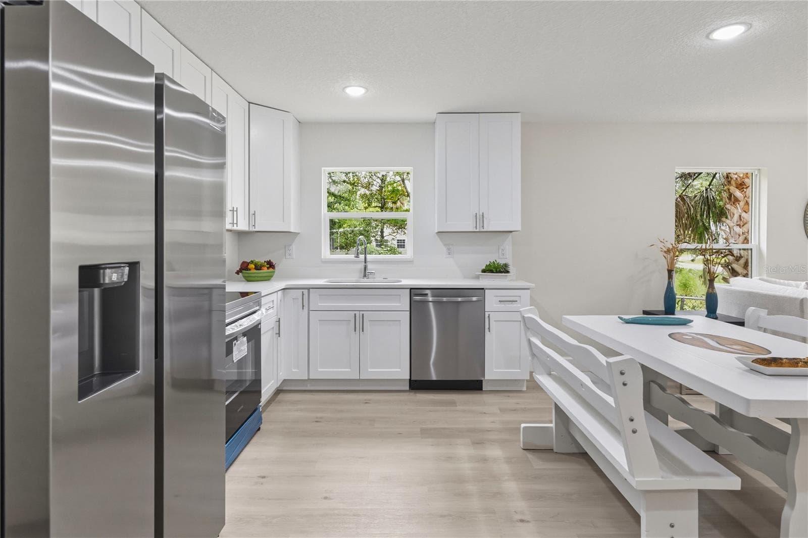 Single Family Residence at 520 W BERESFORD AVE, DELAND, photo 2 of 25
