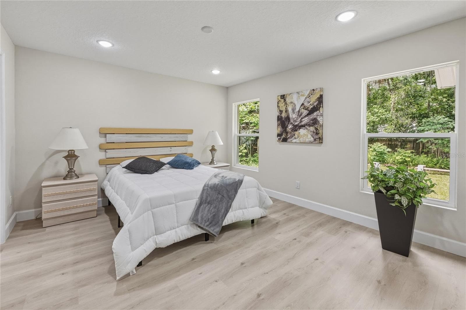 Single Family Residence at 520 W BERESFORD AVE, DELAND, photo 12 of 25