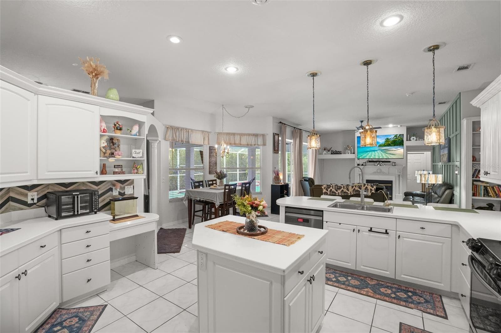 Center island with drawers and cabinets - 2117 LARKSPUR CT, TRINITY