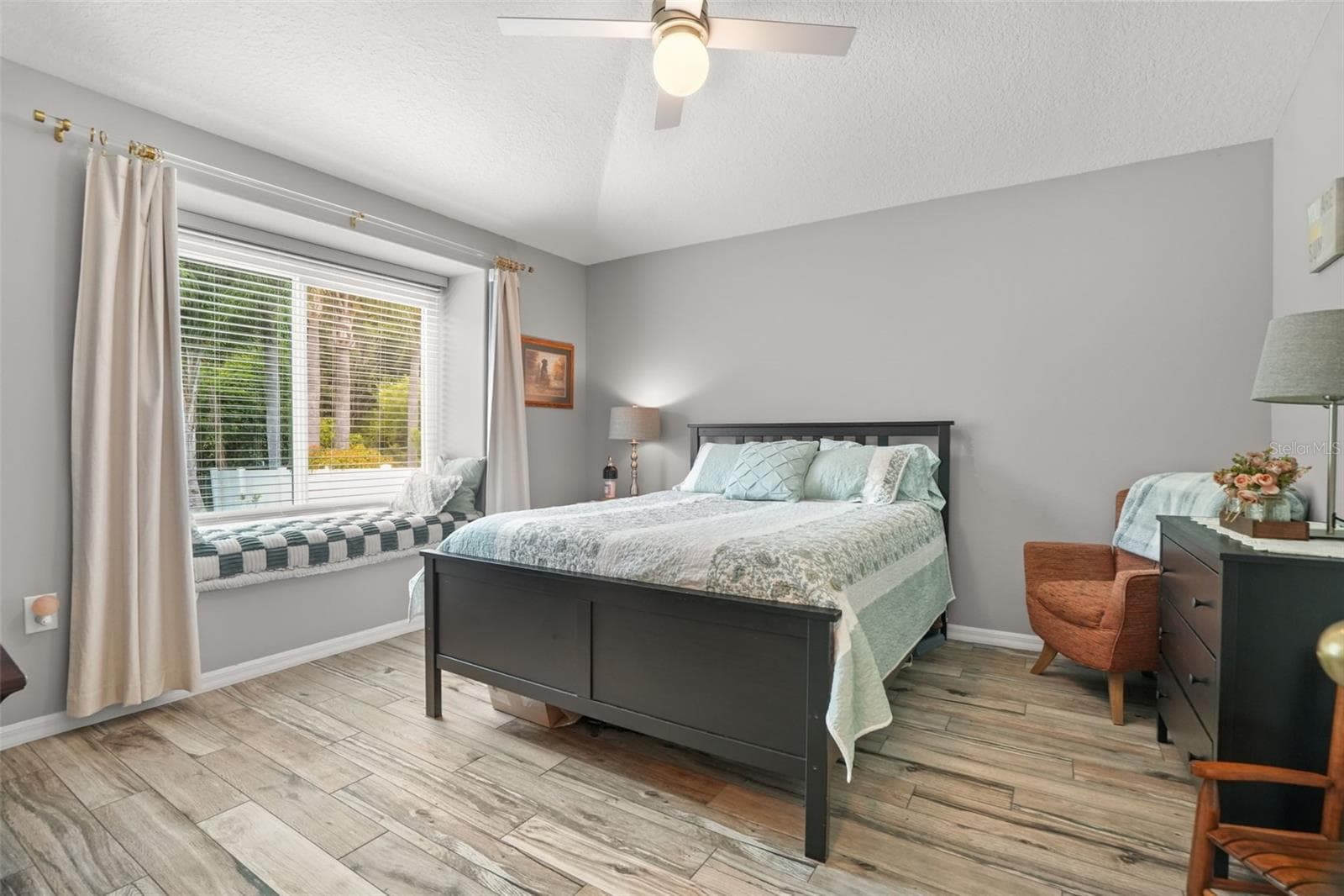 4th bedroom with window seat in the back of the home. - 2117 LARKSPUR CT, TRINITY