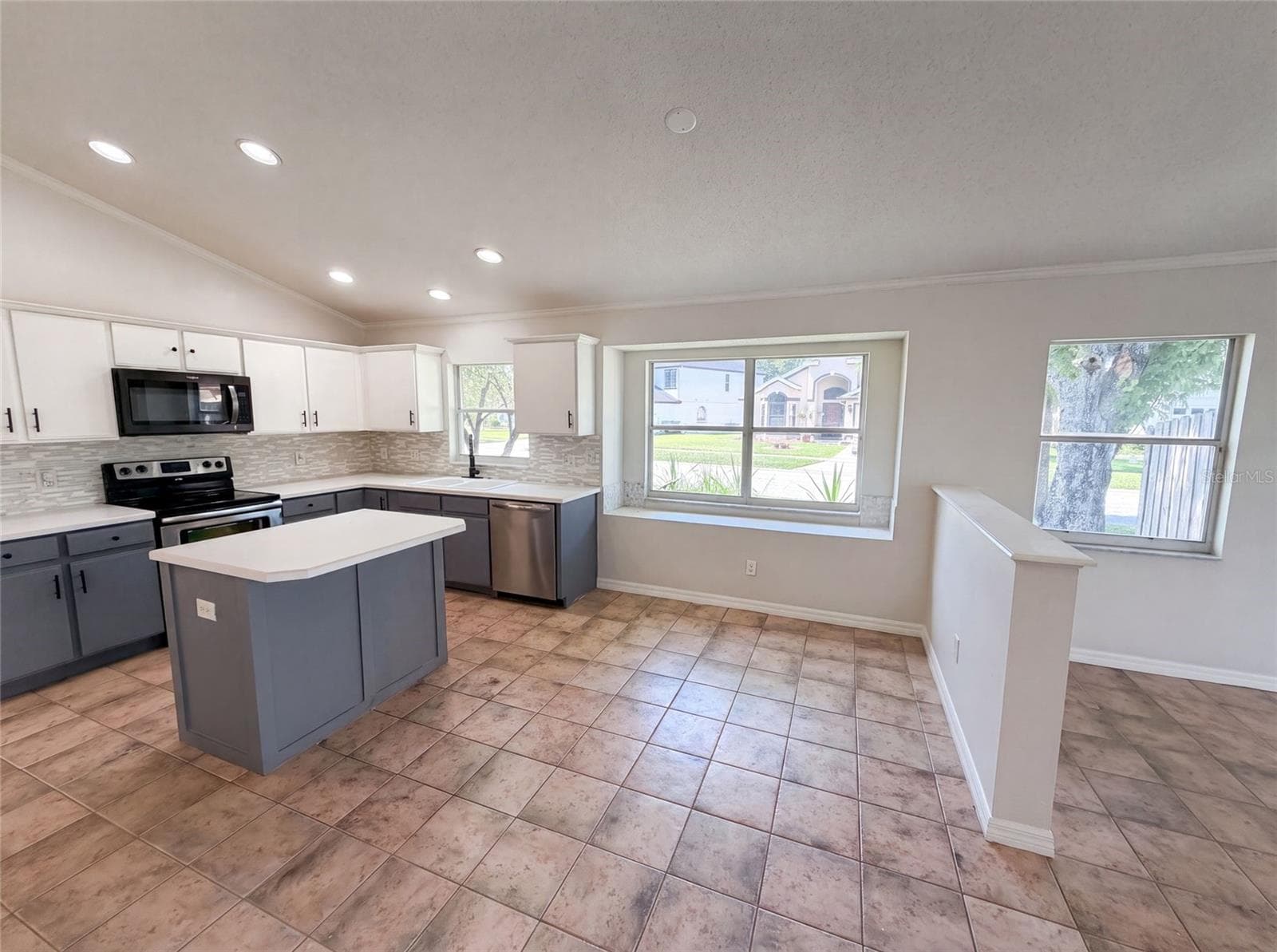 Single Family Residence at 701 MAGNOLIA CREEK CIR, ORLANDO, photo 6 of 33