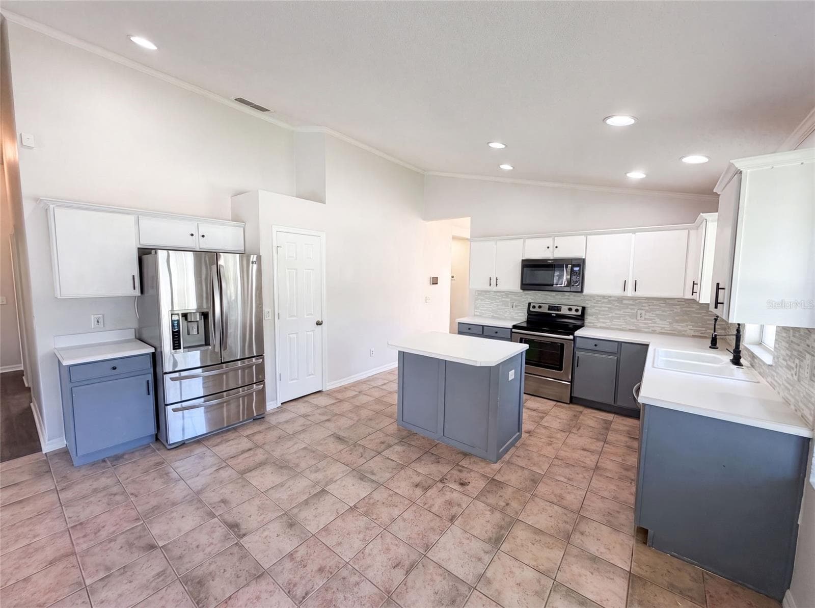 Single Family Residence at 701 MAGNOLIA CREEK CIR, ORLANDO, photo 7 of 33