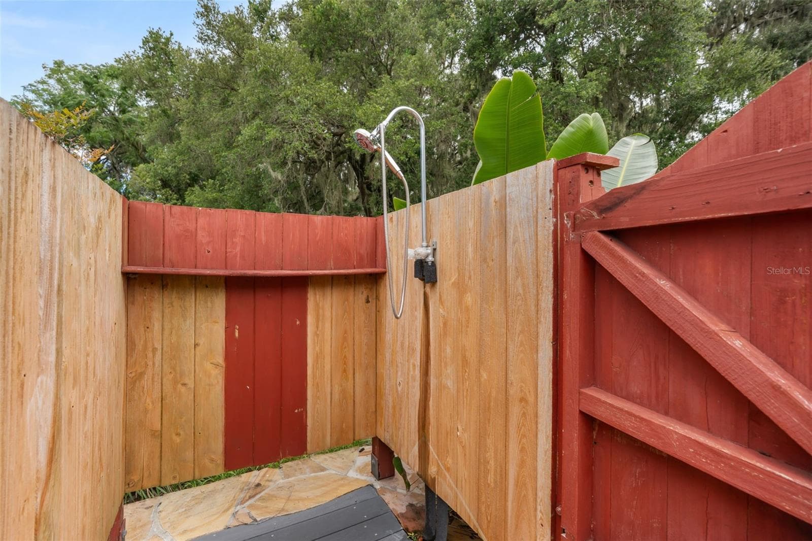Outdoor Shower - 35841 TIMBERTOP LN, FRUITLAND PARK