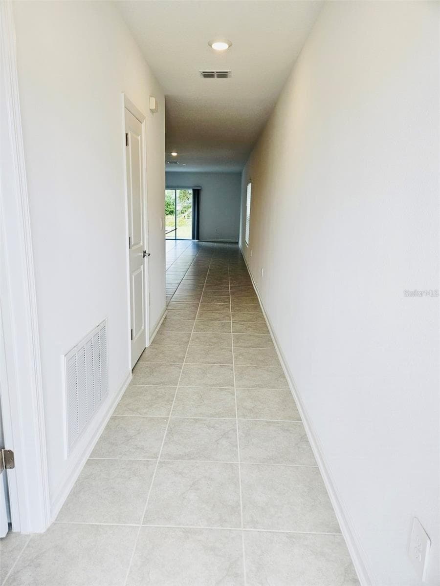 Single Family Residence at 26220 FEATHERGRASS CIR, LEESBURG, photo 3 of 17