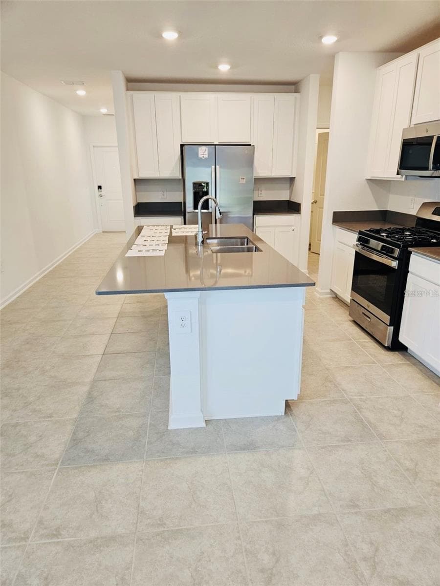 Single Family Residence at 26220 FEATHERGRASS CIR, LEESBURG, photo 5 of 17