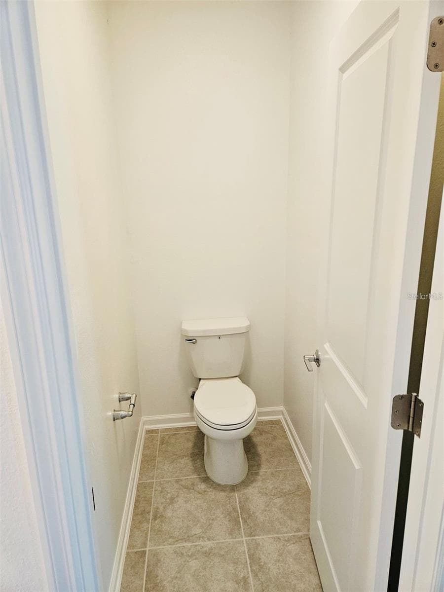 Single Family Residence at 26220 FEATHERGRASS CIR, LEESBURG, photo 10 of 17