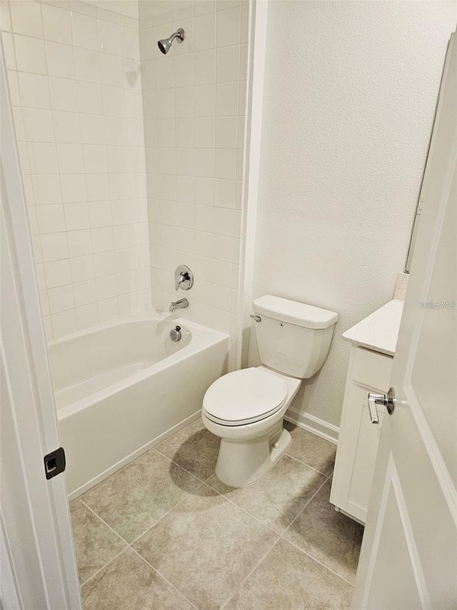 Single Family Residence at 26220 FEATHERGRASS CIR, LEESBURG, photo 14 of 17