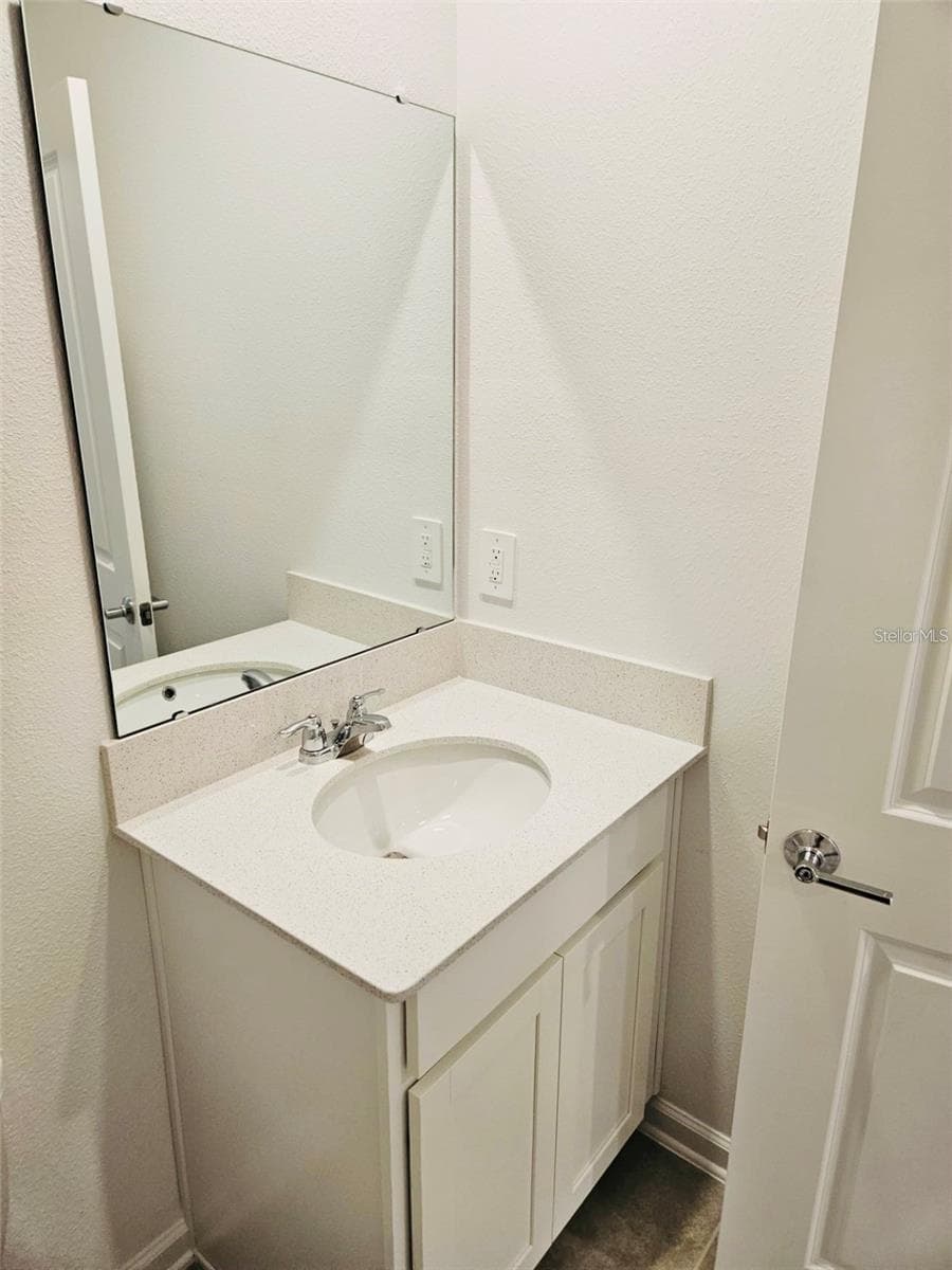 Single Family Residence at 26220 FEATHERGRASS CIR, LEESBURG, photo 15 of 17