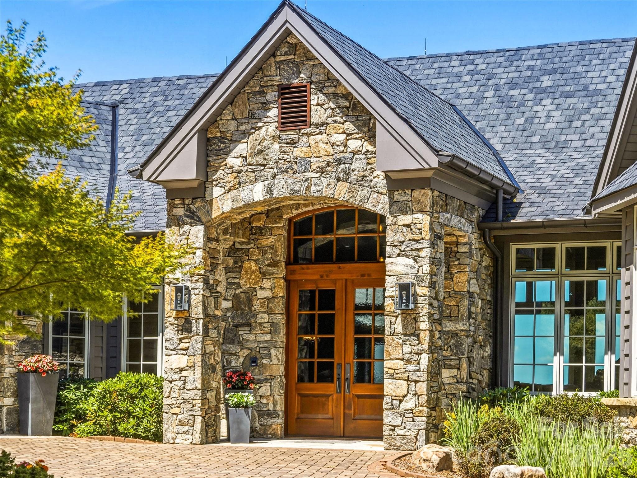 Single Family Residence at Hendersonville, photo 2 of 46