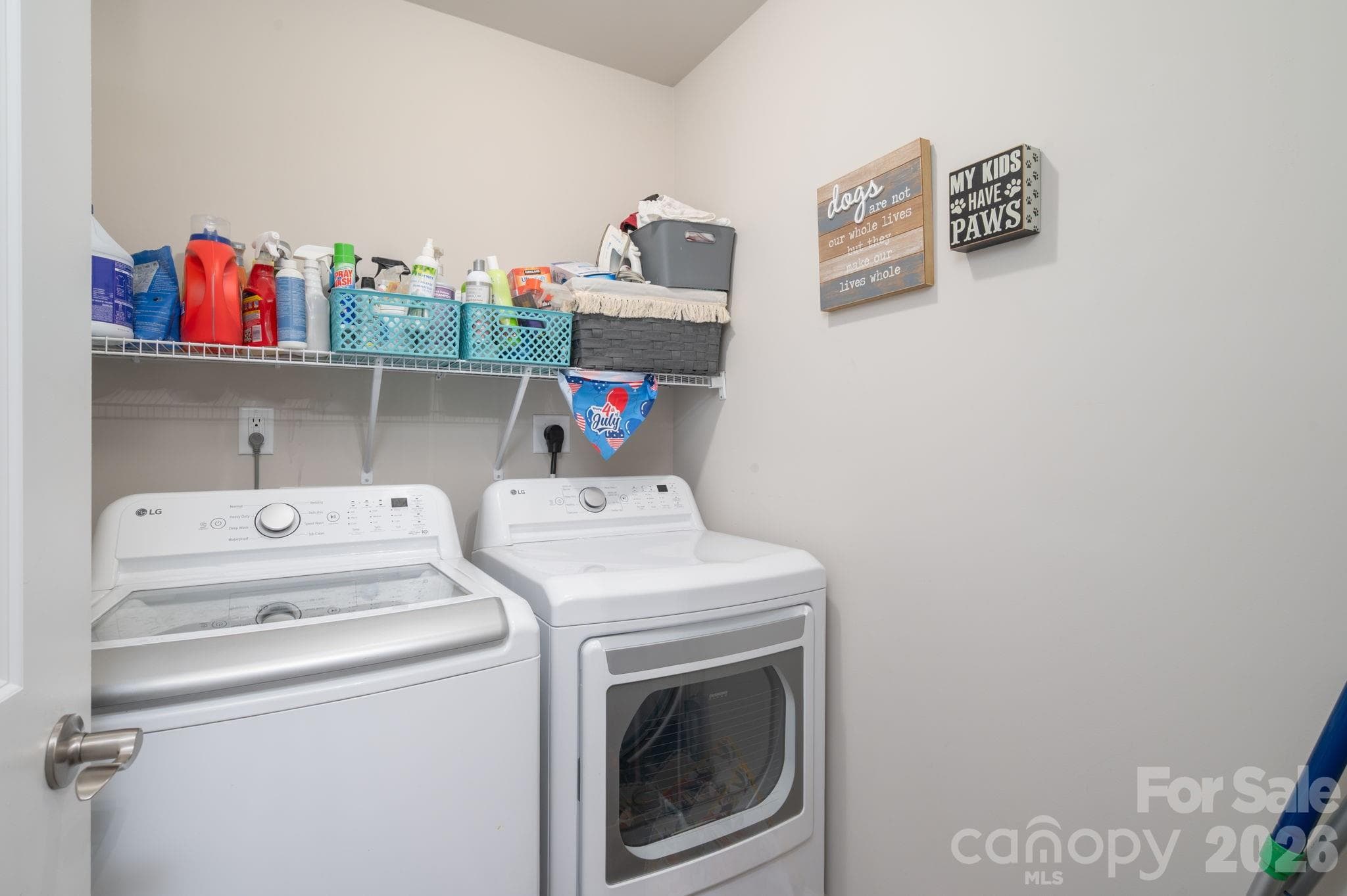 Laundry room near Garage - Newton