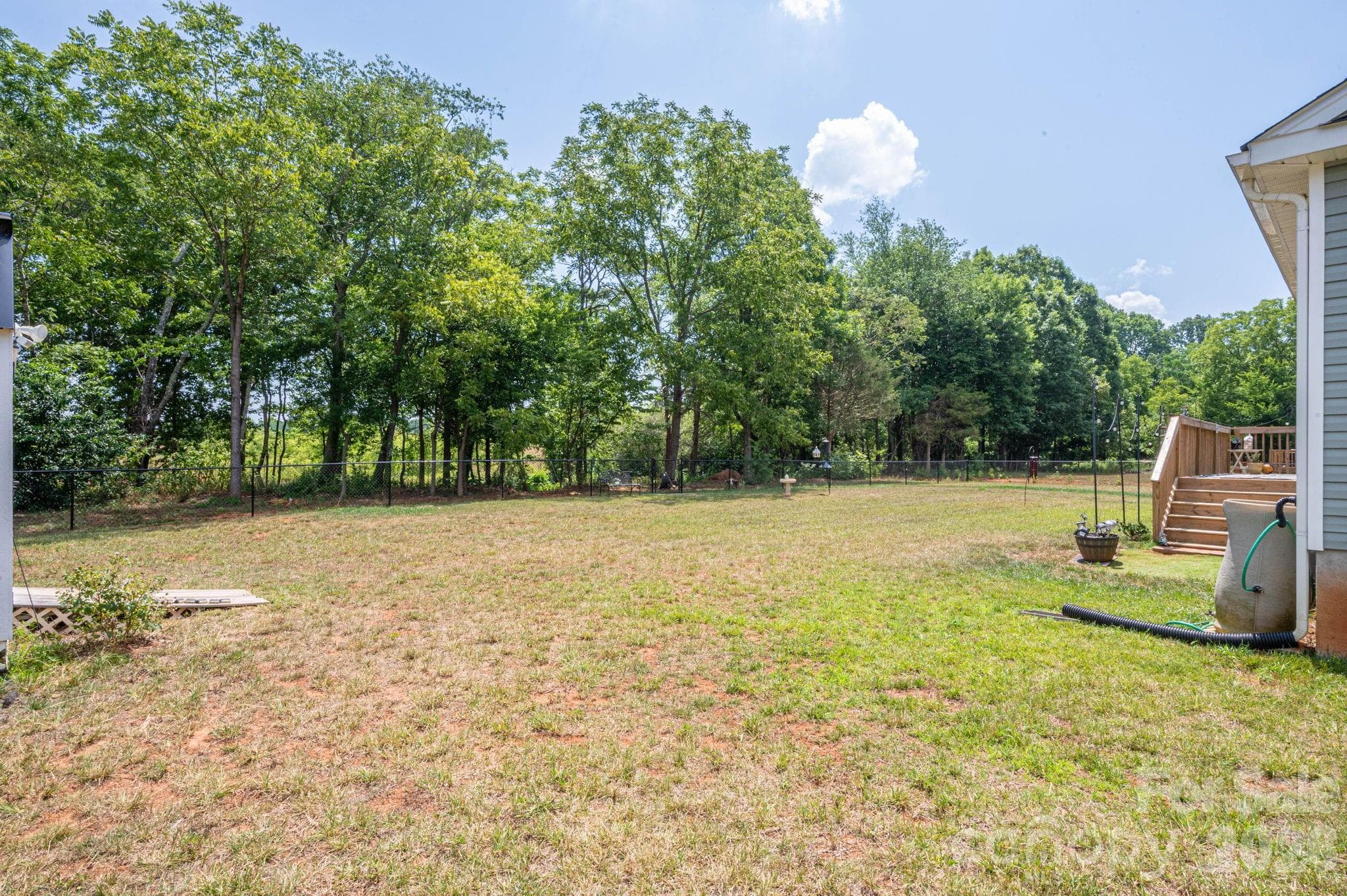 Large fenced backyard - Newton